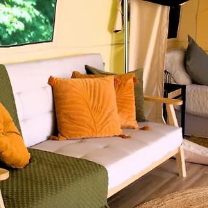 https://bell-tent-village.hotelsin-nottingham.com